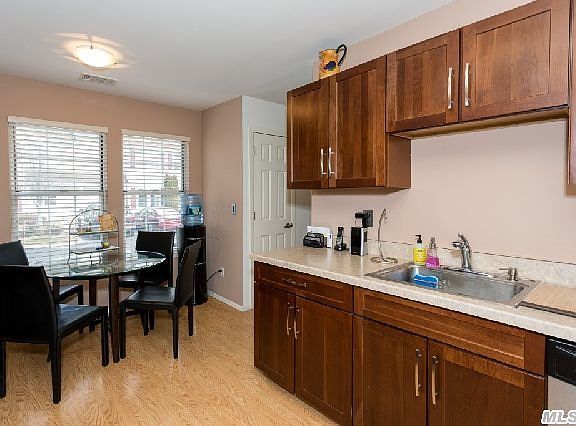 5th image of 83 Stratford Ct
