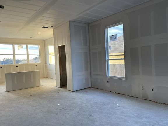 4th image of 181 Emery Oak Way