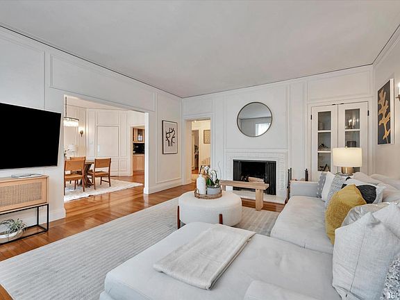 4th image of 1940 Sacramento St APT 4
