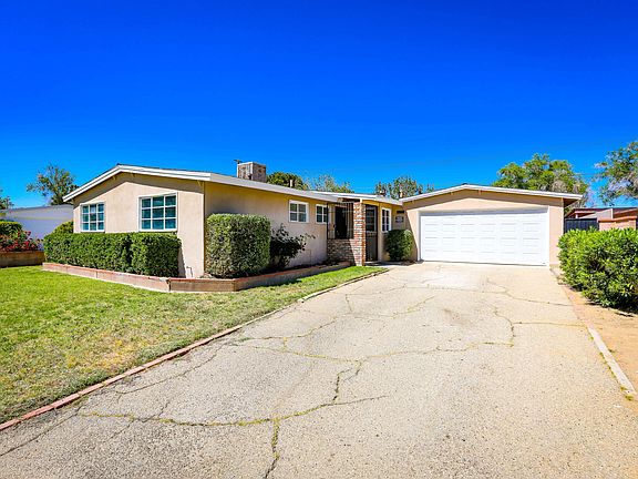 5th image of 44109 Stanridge Ave