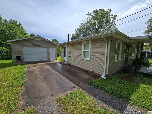 5th image of 1140 Throgmorton Rd