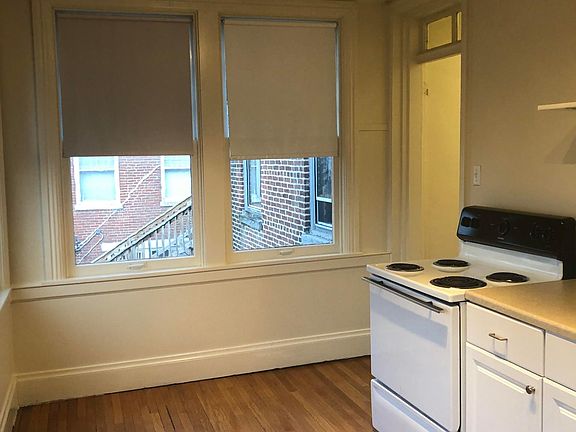3rd image of 150 W Louther St APT 4