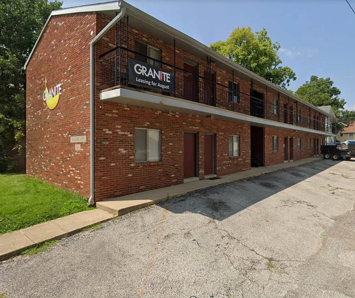 Building Photo - 409 E 10th St