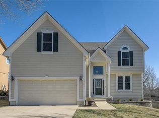 12291 S Shannan Ln, Olathe, KS 66062