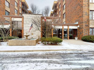 9560 Gross Point Rd APT 404B, Skokie, IL, 60076