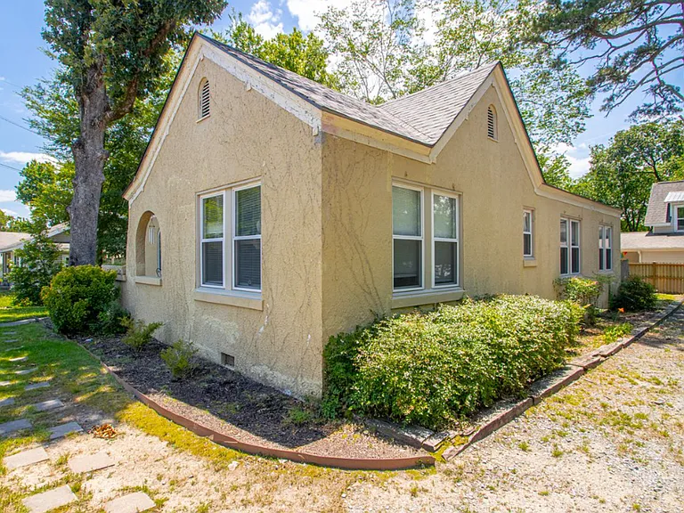 3719 W Markham St — Photo 22