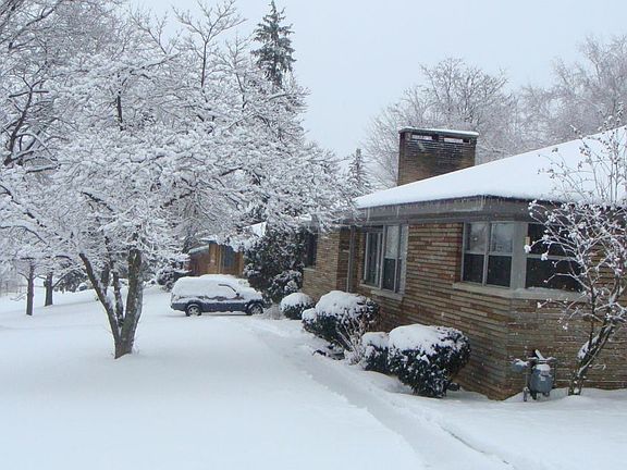 2nd image of 1818 Lake Michigan Dr NW
