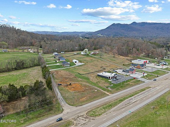 5th image of 137 Rutledge Pike