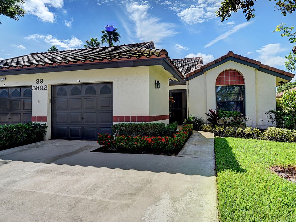 Home For Sale In Palm Chase Lakes
