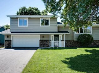 2300 Heath Ave N, Oakdale, MN 55128