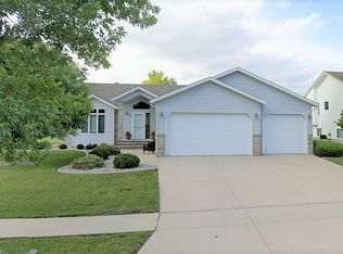 722 Wyndemere Dr, West Fargo, ND 58078