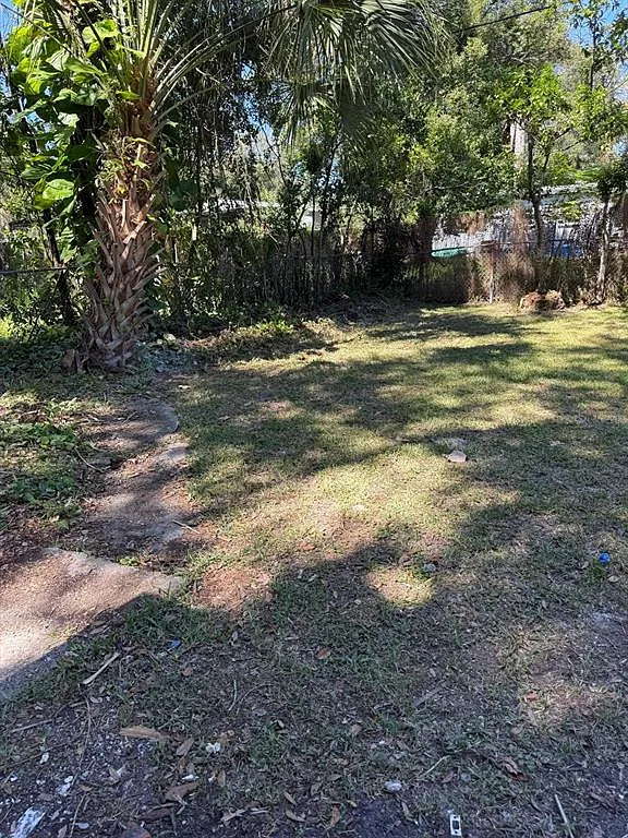 3 bed, 1.0 bath, 1017 sqft, $2,100 — Photo 4