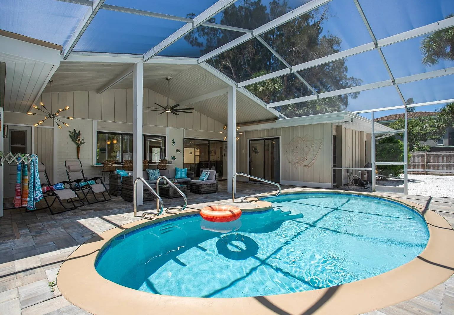 3 bed, 2.5 bath, 1862 sqft, $19,400 — Photo 1