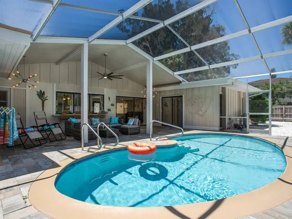 5005 Commonwealth Dr, Sarasota, FL 34242