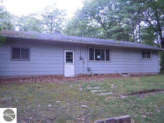 3rd image of 219 W Oak St
