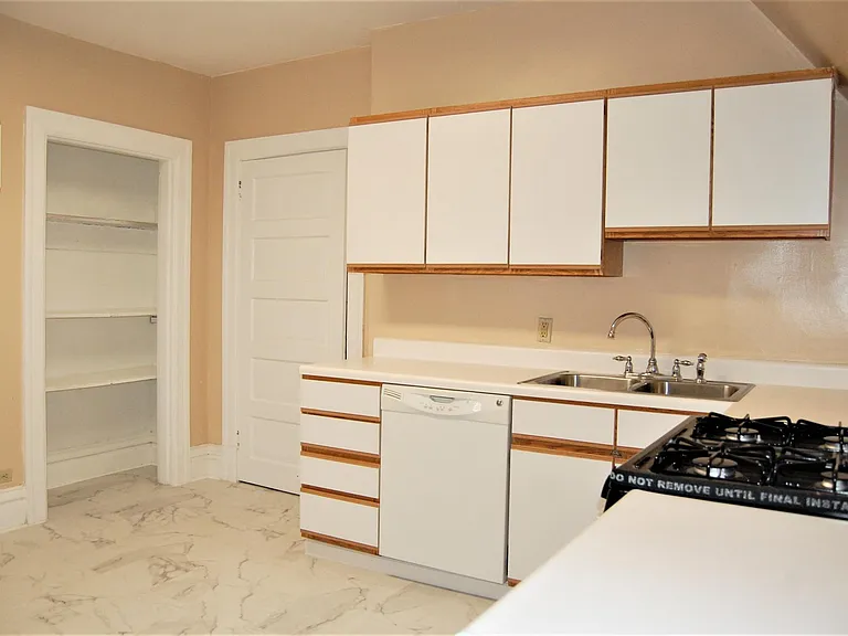 138 Stratford Ave #3 — Photo 3