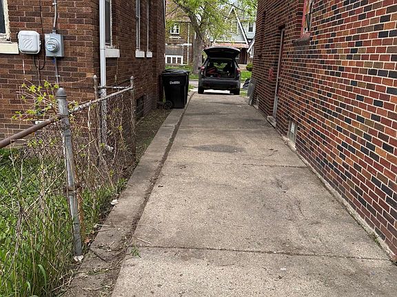2nd image of 3737 Pasadena St