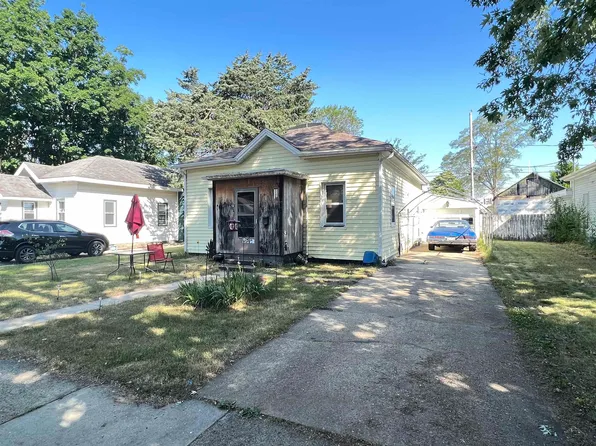 129 E Emmett St, Portage, WI 53901