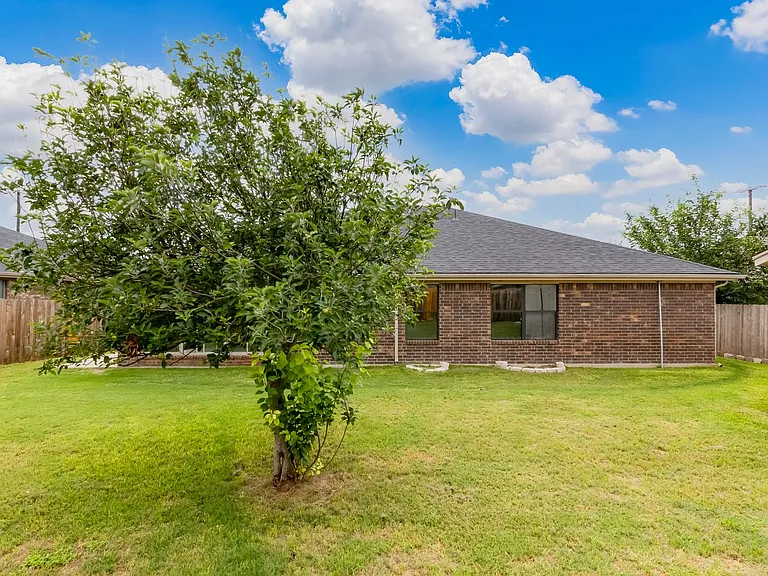 2405 Coy Dr — Photo 30