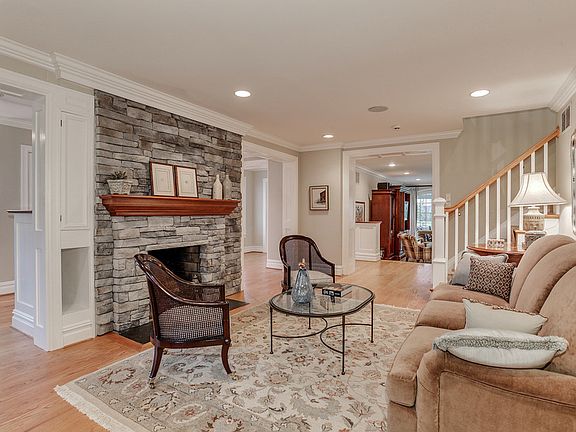 Living Room with fireplace