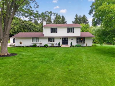 N8W27232 Woodridge LANE, Waukesha, WI, 53188