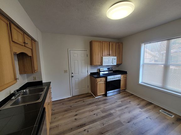 3rd image of 167 E 17th St
