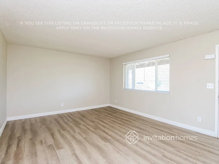 1249 E 8th St — Photo 4