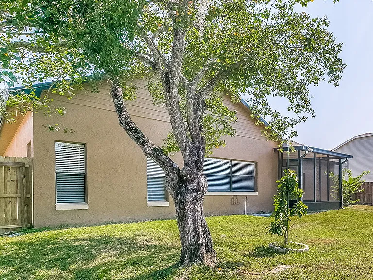 8728 Grandee Dr — Photo 15