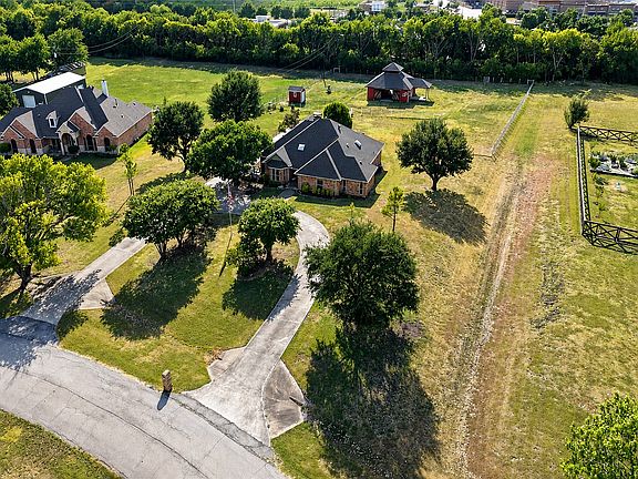3rd image of 1821 Meadow Ranch Rd