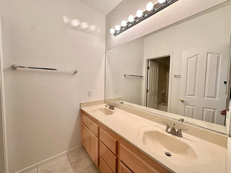 9103 Imperial Castle Ct — Photo 12
