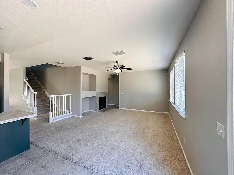 2403 Clemente Ln — Photo 5