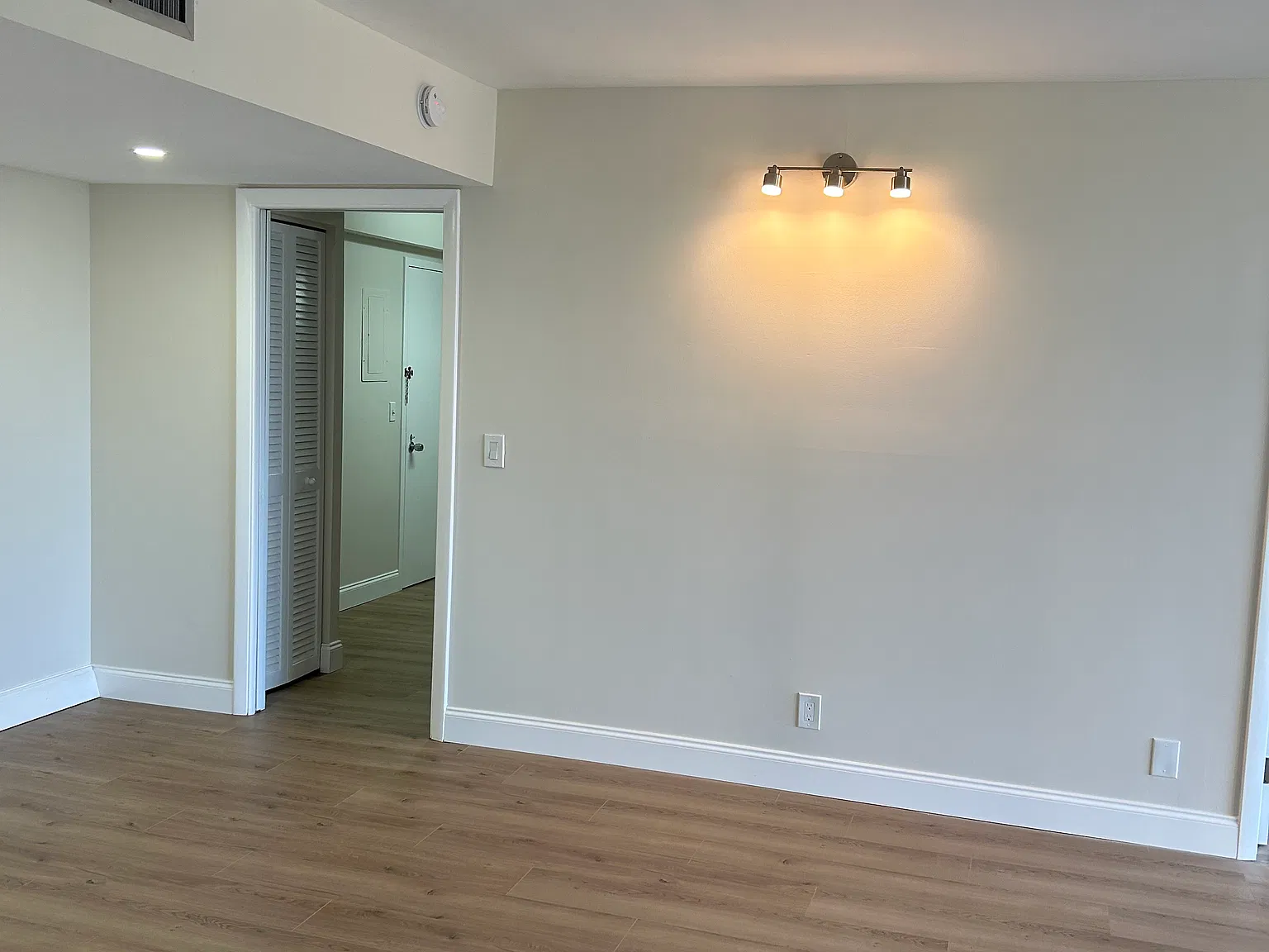 2 bed, 1258 sqft, $2,200 — Photo 4