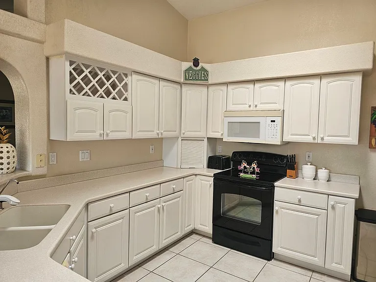 705 Armour Dr — Photo 5