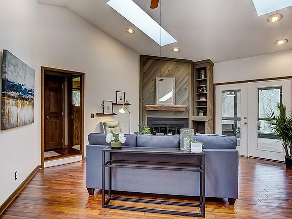 3rd image of 2918 Pond Run Ln