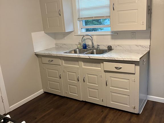 4th image of 25 Henderson Ave
