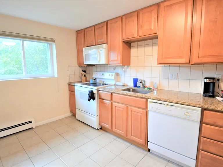30 Bryon Rd #4 — Photo 2