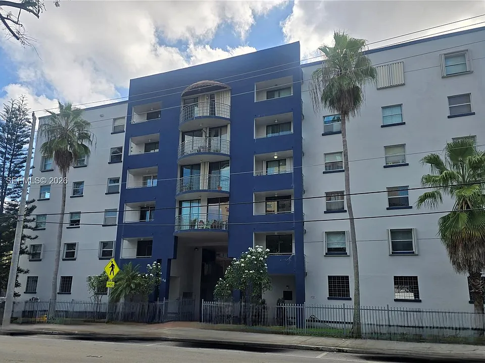 546 SW 1st St #607
