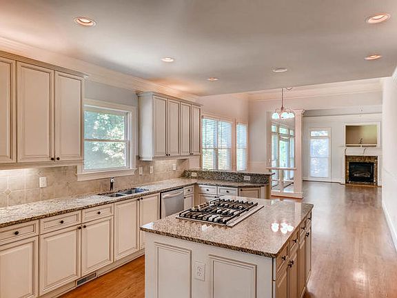 2nd image of 212 Meadow Creek Way