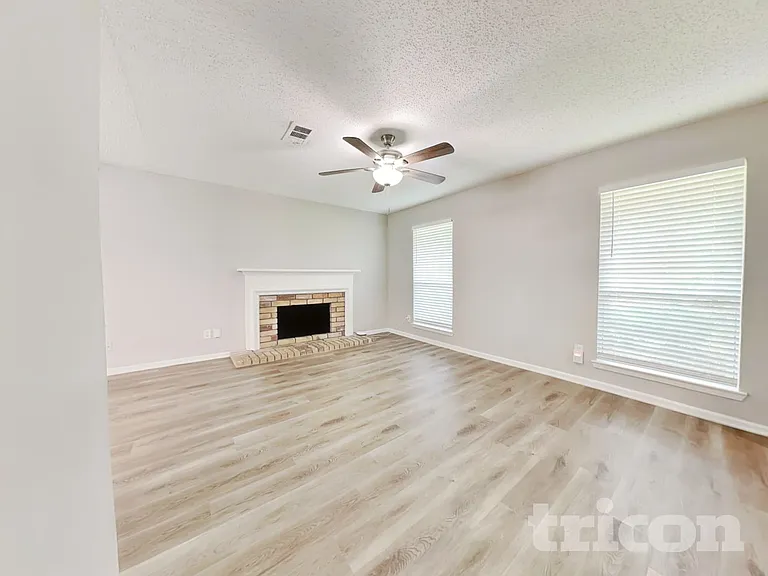 2610 Townhall Ln — Photo 2