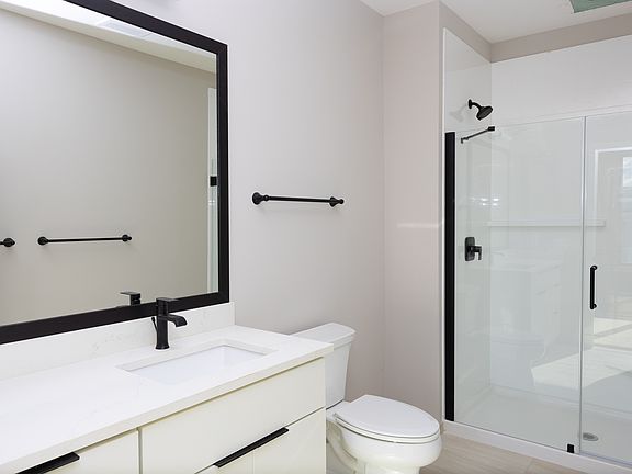 3rd image of 845 Greenfield Rd #1206