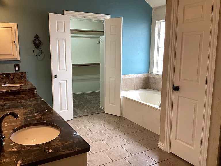 7774 Park Downs Dr — Photo 24