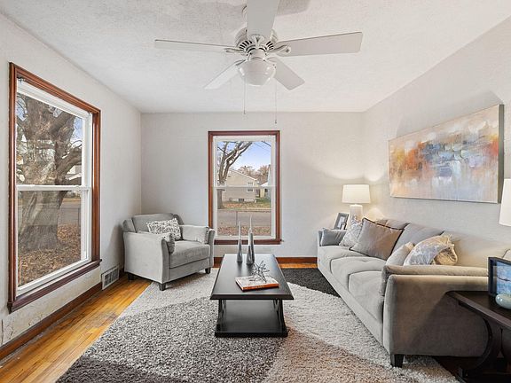 3rd image of 234 Ivy Ave W