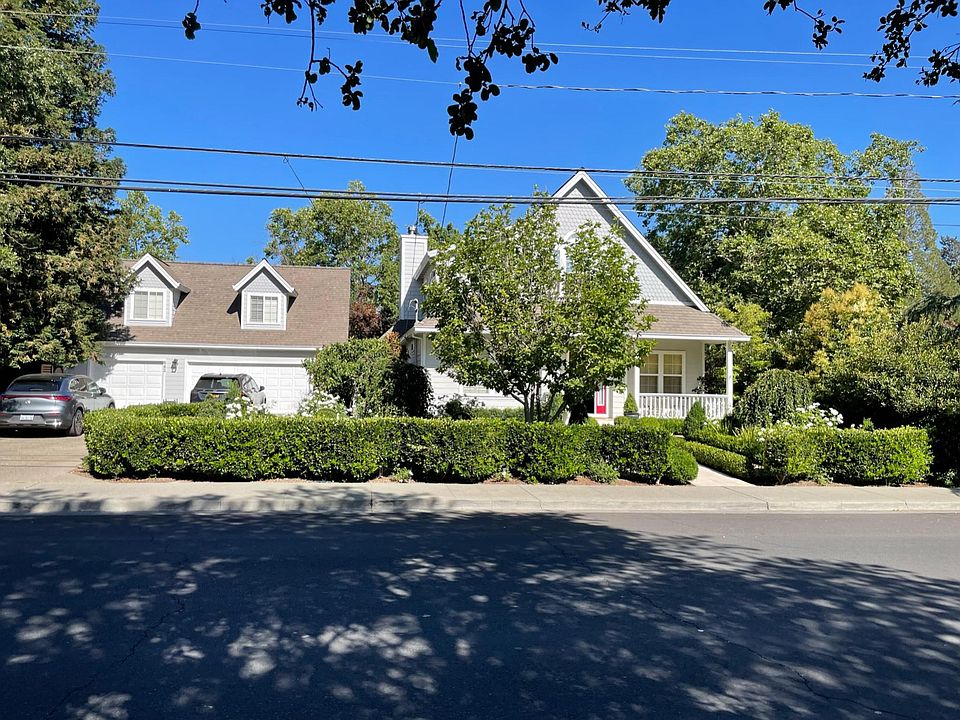 The apartment is over the garage to the left of the house. The two dormers belong to the apartment.