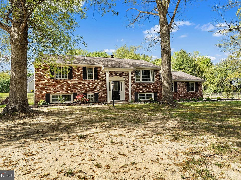 1st image of 39 Holly Ln