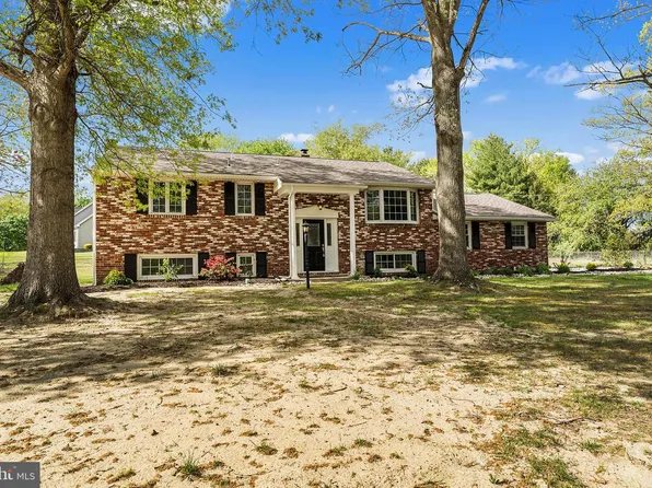 39 Holly Ln, Pilesgrove, NJ 08098