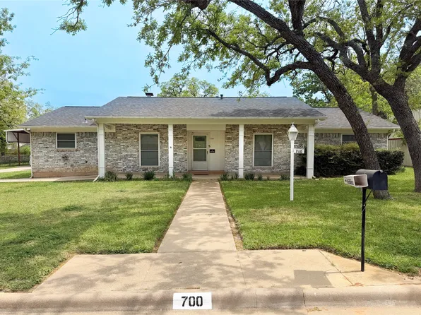 700 Austin Dr, Mineral Wells, TX 76067
