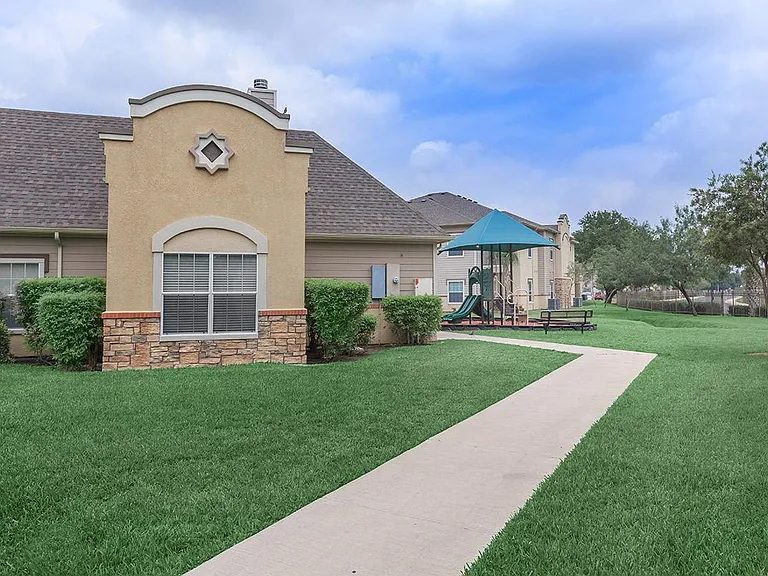 Retama Village Apartments — Photo 6