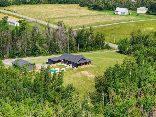 254 Shore Rd, Pictou, NS B0K 1H0