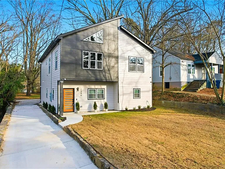 1386 Elizabeth Ave SW — Photo 3