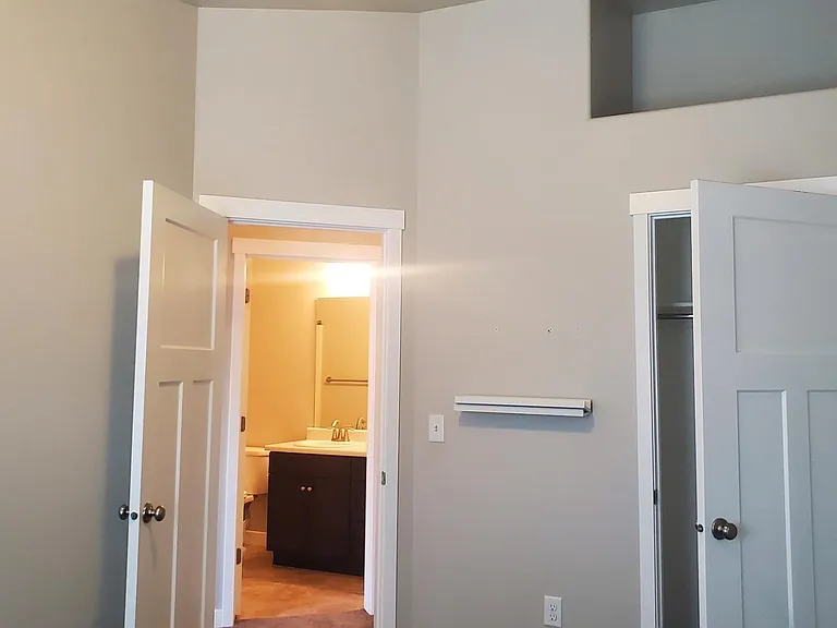 1103 W Emerald Pools Ln — Photo 8